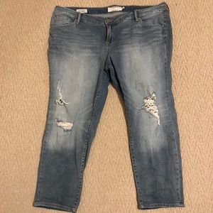 Torrid distressed boyfriend fit Cropped Jeans.